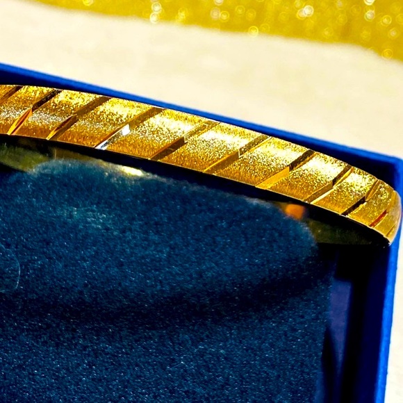 Monet Bracelet - Picture 9 of 12